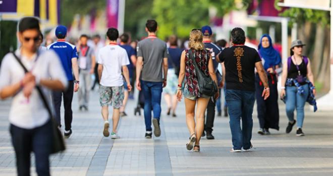 How many people live in Baku?