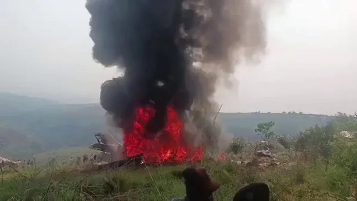 Military plane crashes in Congo, 13 people dead