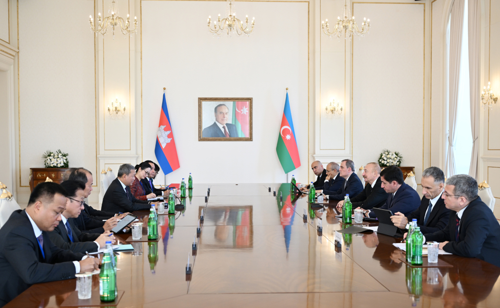 President Ilham Aliyev held a meeting in an expanded format with the Prime Minister of Cambodia