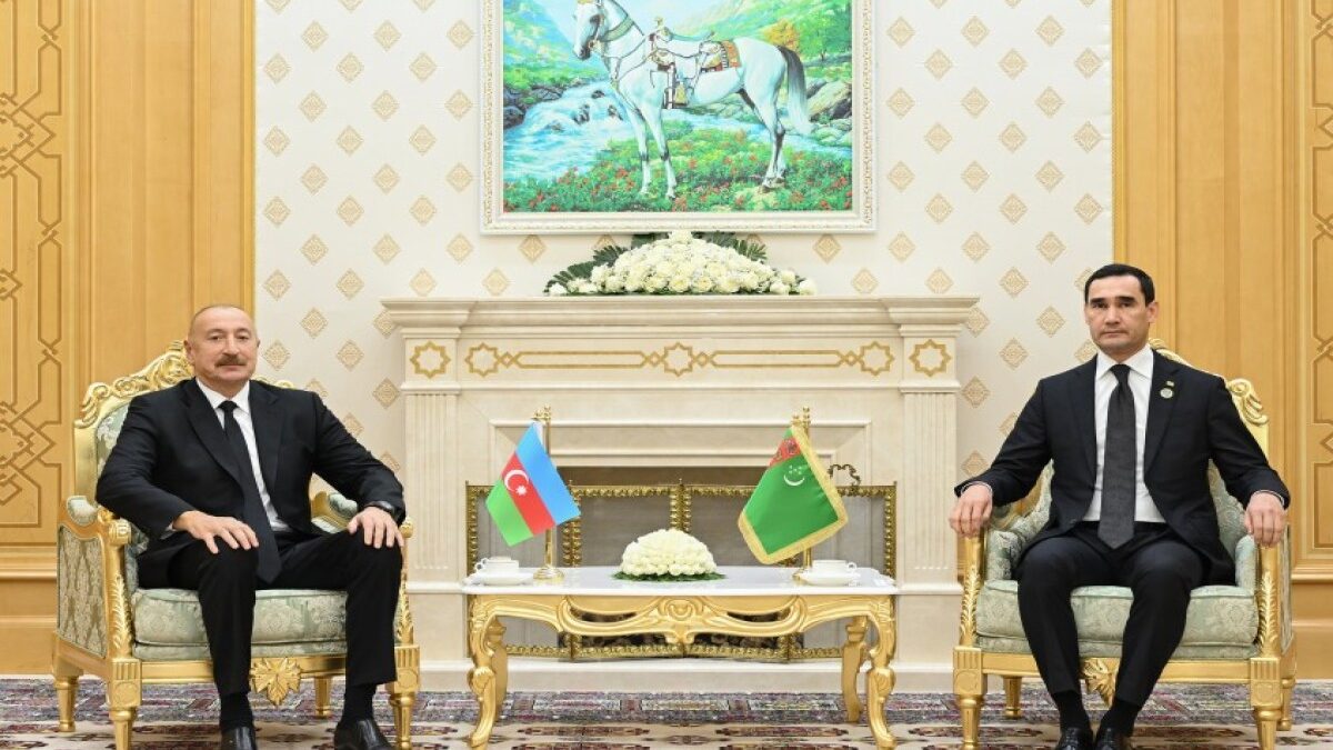 President Ilham Aliyev Meets with President of Turkmenistan in Turkmenbashi