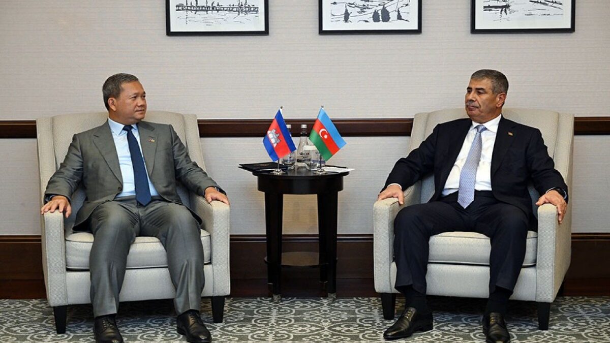 Azerbaijan’s Defense Minister Met with the Prime Minister of the Kingdom of Cambodia
