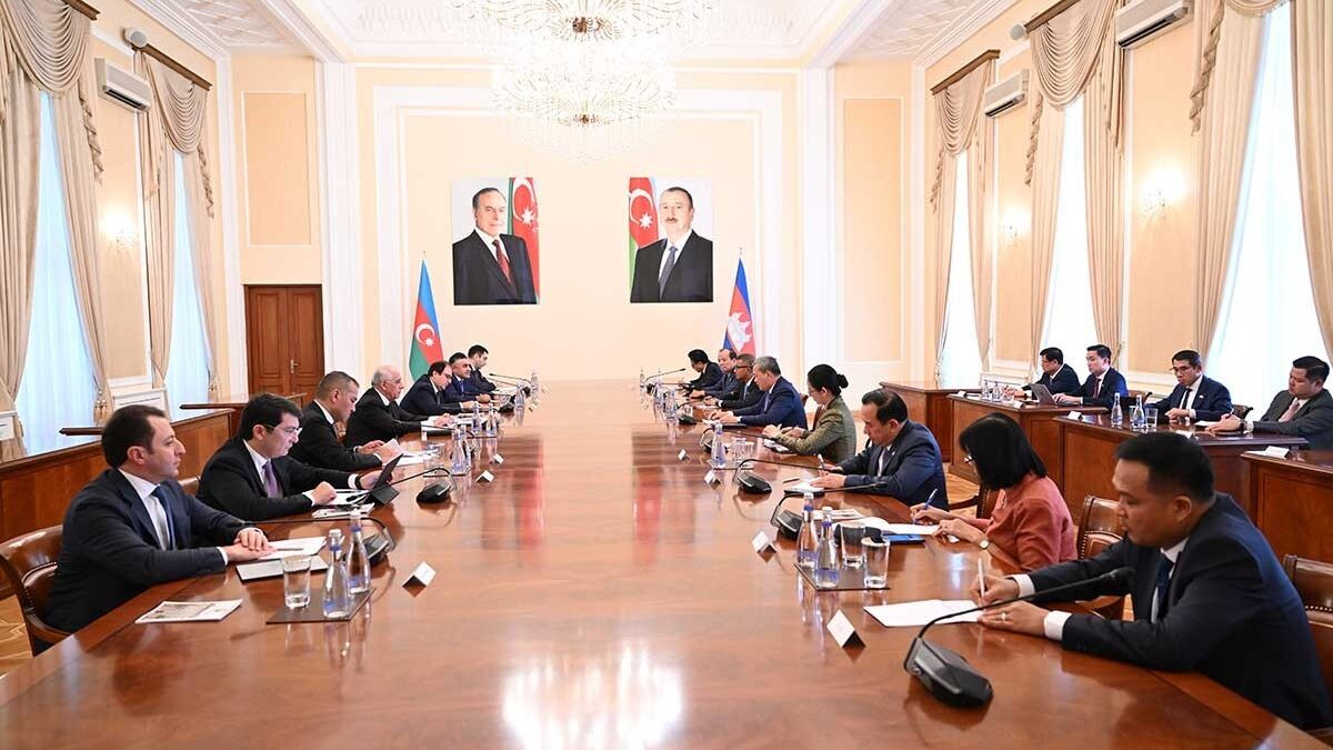 Meeting held between Prime Ministers of Azerbaijan and Cambodia in Baku