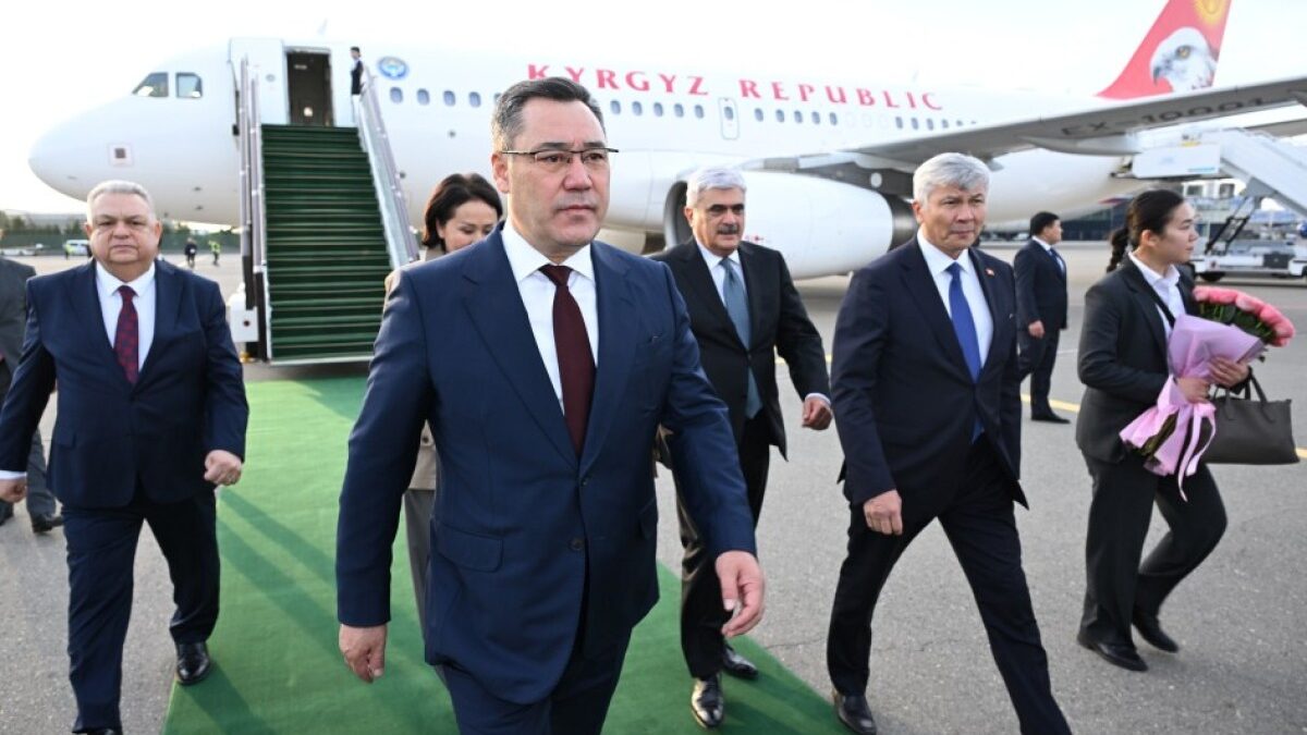Kyrgyzstan President arrives in Azerbaijan
