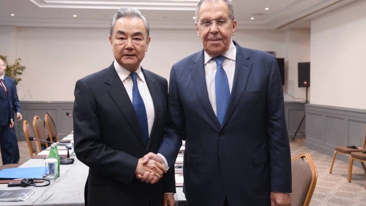 China and Russia FMs Meet in Baku