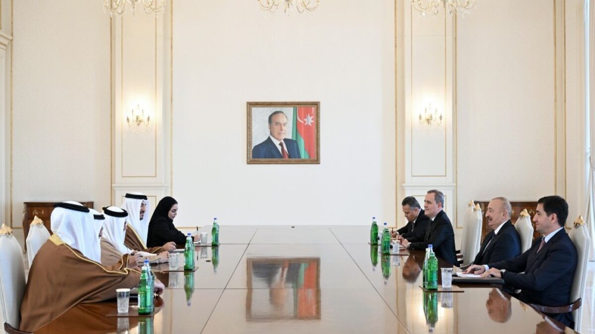 President receives Bahrain’s Foreign Minister