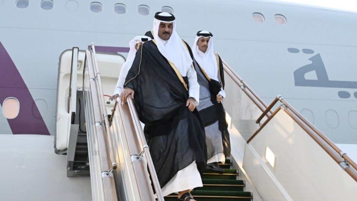 Emir of Qatar arrives in Azerbaijan