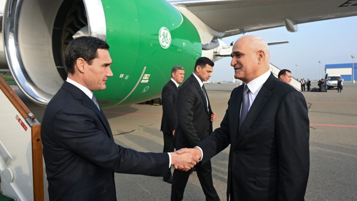 President of Turkmenistan arrives in Azerbaijan