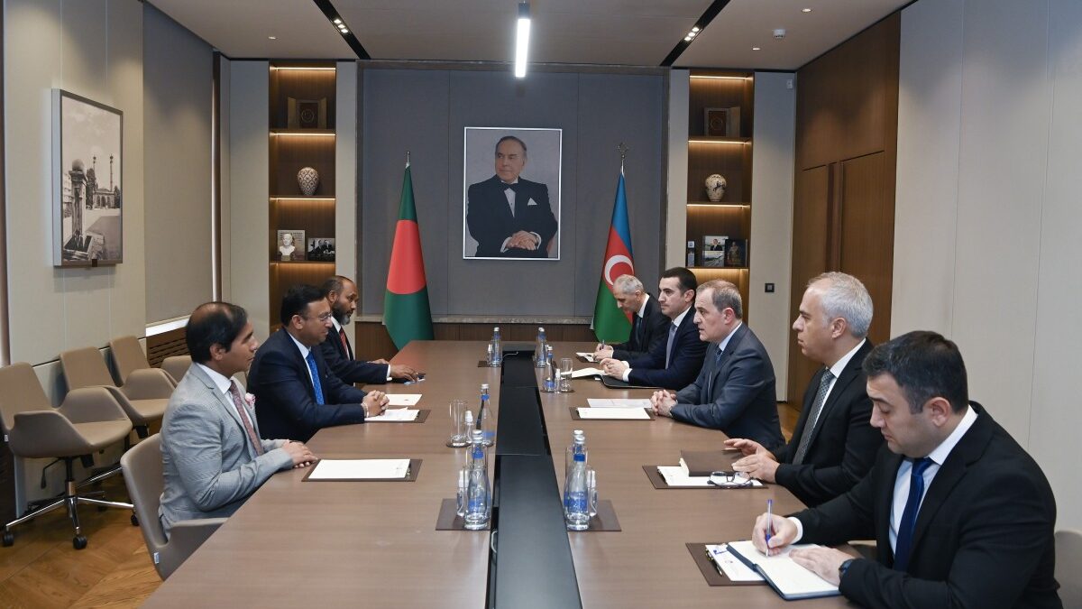 Jeyhun Bayramov meets with the head of the Bangladesh MFA
