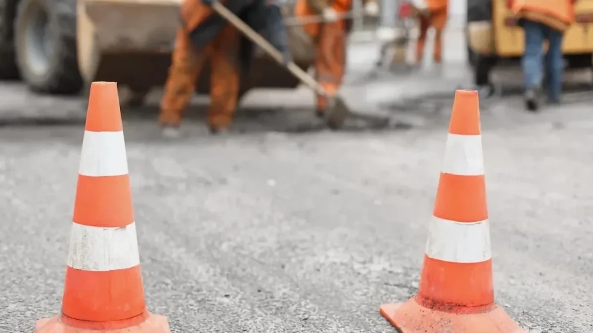 Traffic will be restricted due to road repairs in Mushfigabad