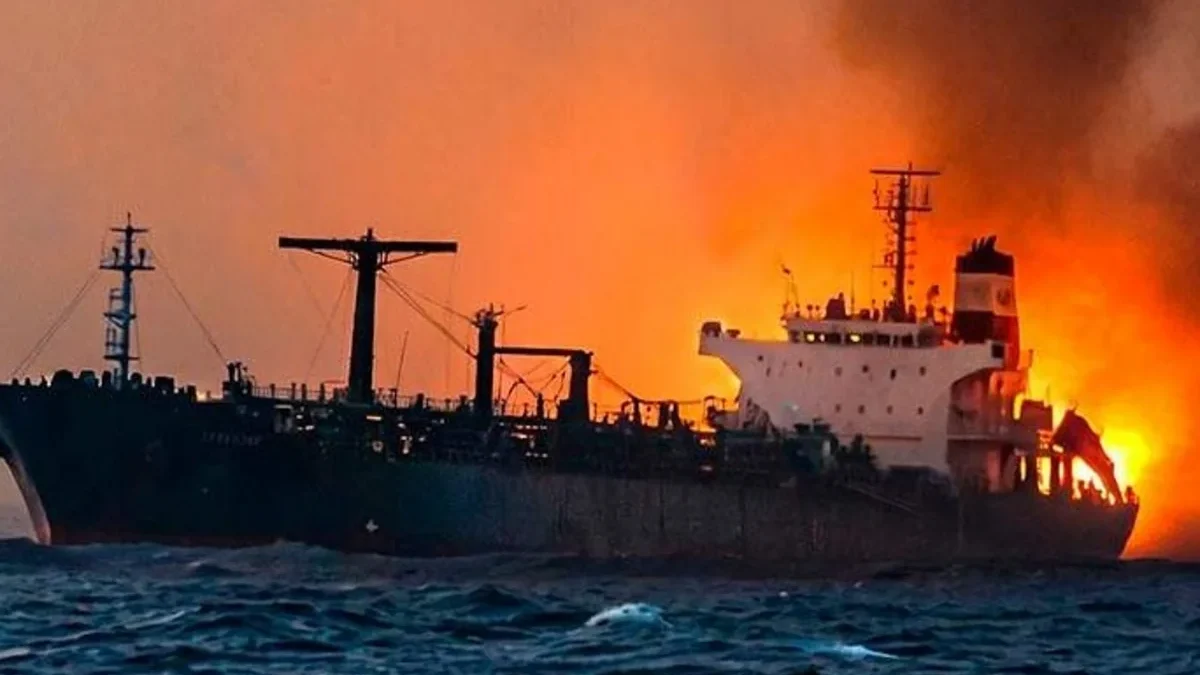 SEPAH: Fire breaks out on oil tanker that passed through Hormuz without permission