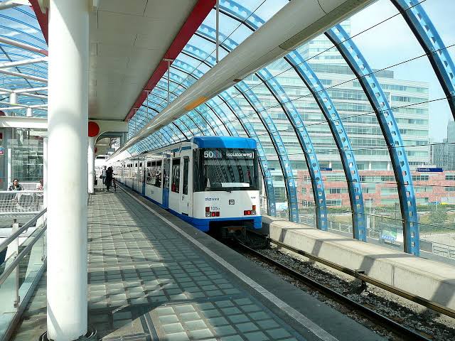 Amsterdam metro completely stops operations