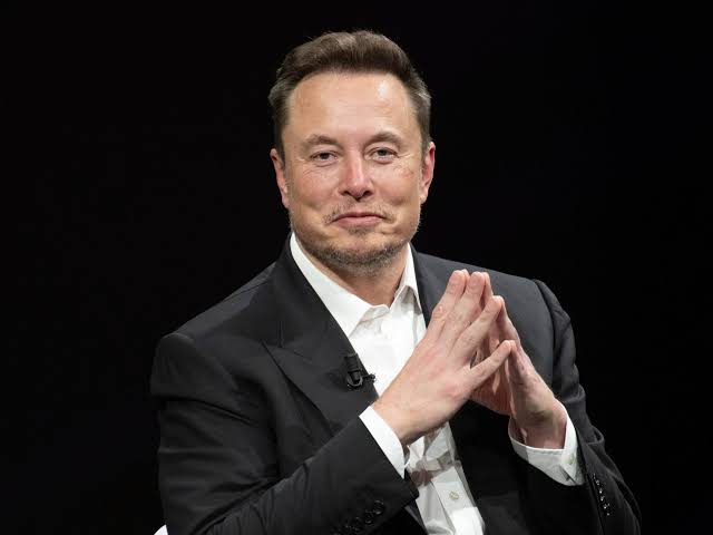 Sikorski begins to threaten Elon Musk
