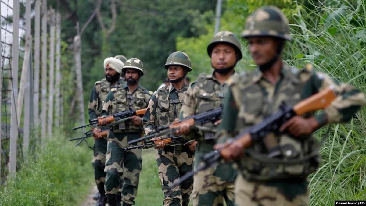 “Dawn”: 2 Pakistanis killed in firing by Indian border guards
