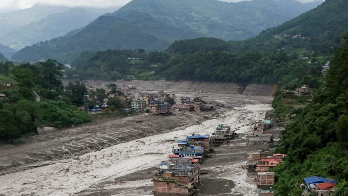 Deadly floods in Nepal: Over 5,200 still missing!