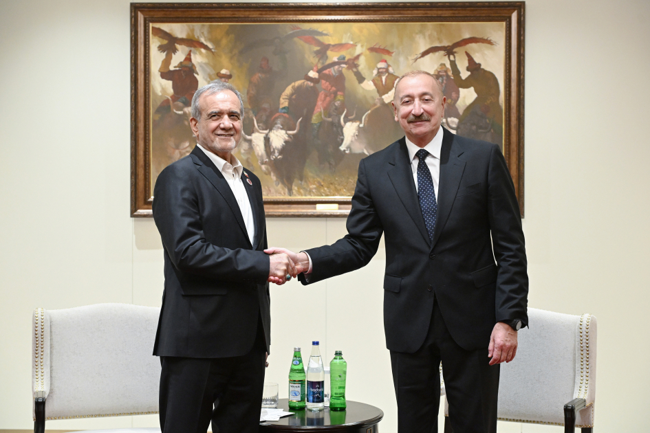 Ilham Aliyev meets with Masoud Pezeshkian