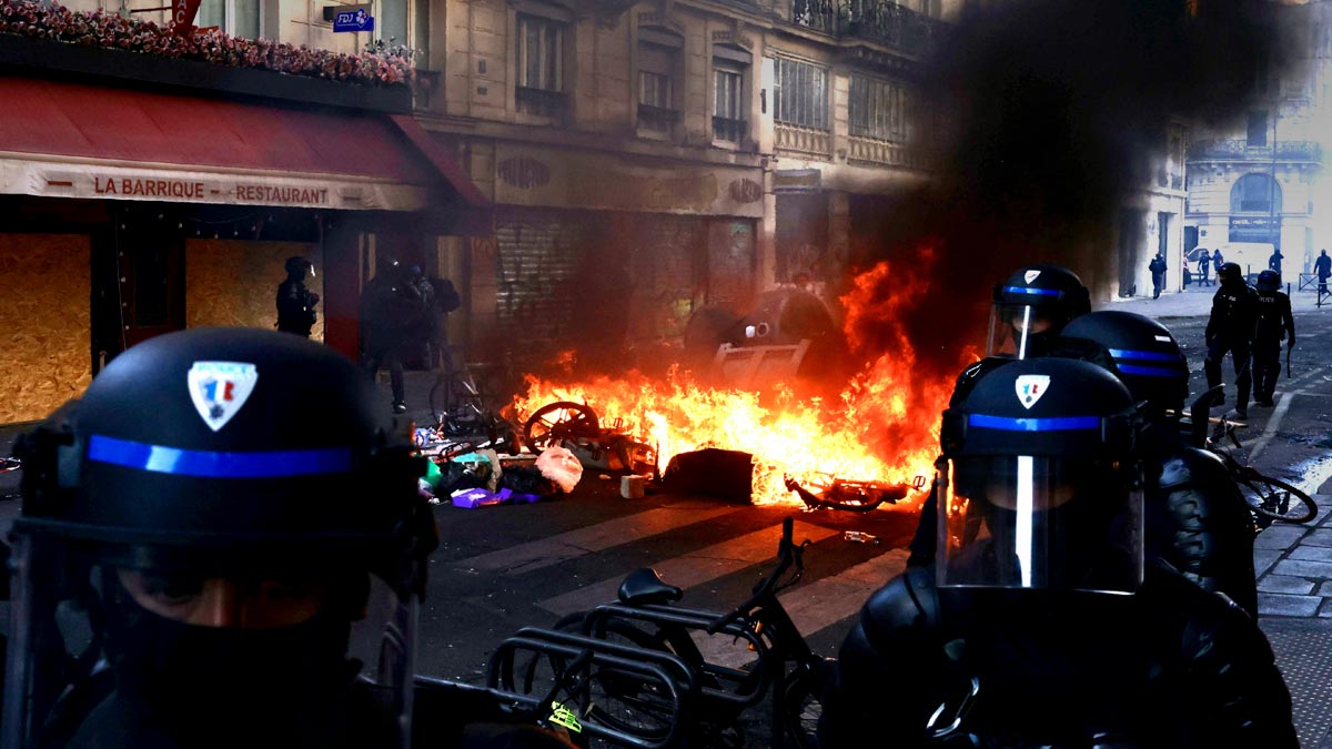 Tramp believes migrants have “taken over France”