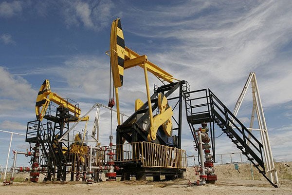 Oil approaches $105 again