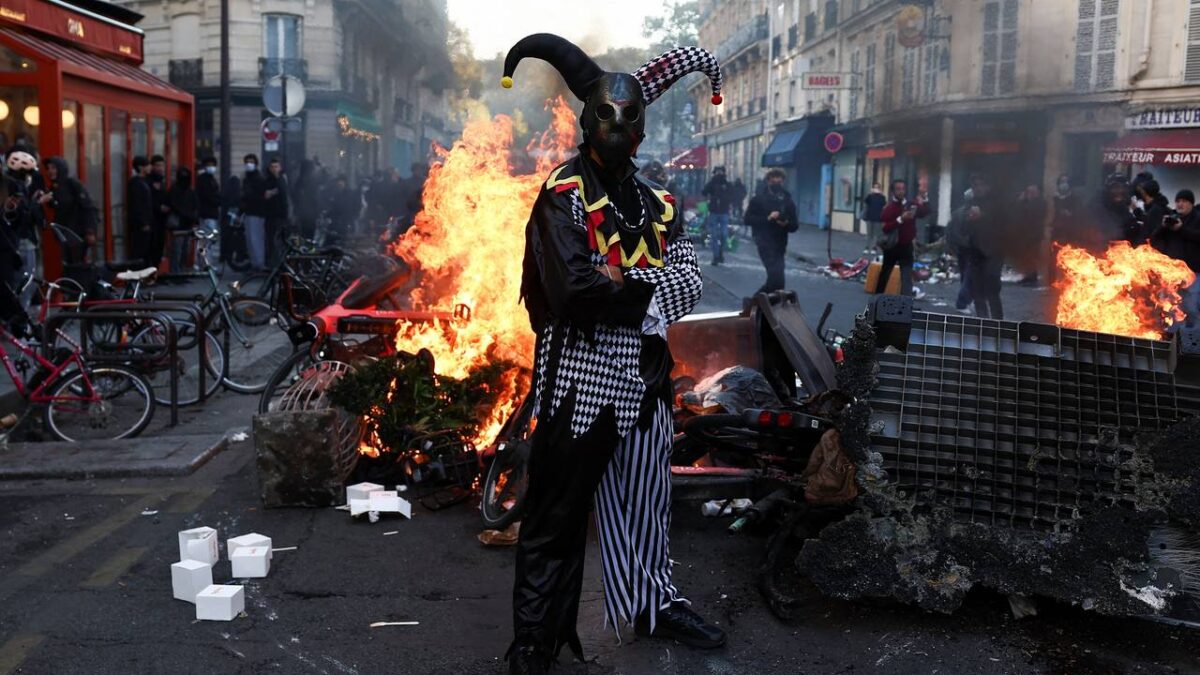Reserve police forces called up due to protests in Paris